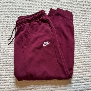 Women’s Nike Sweatpants in Maroon